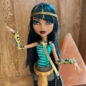 Monster High Schools Out Cleo De Nile OOB